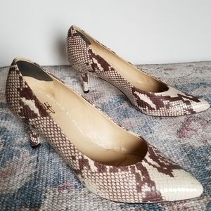 Amalfi by Rangoni leather snake print size 7M pump